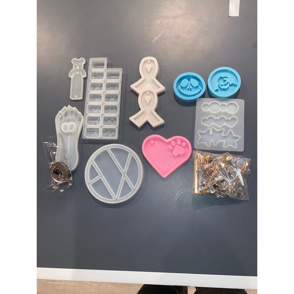 9 resin molds with hardware - Picture 1 of 9